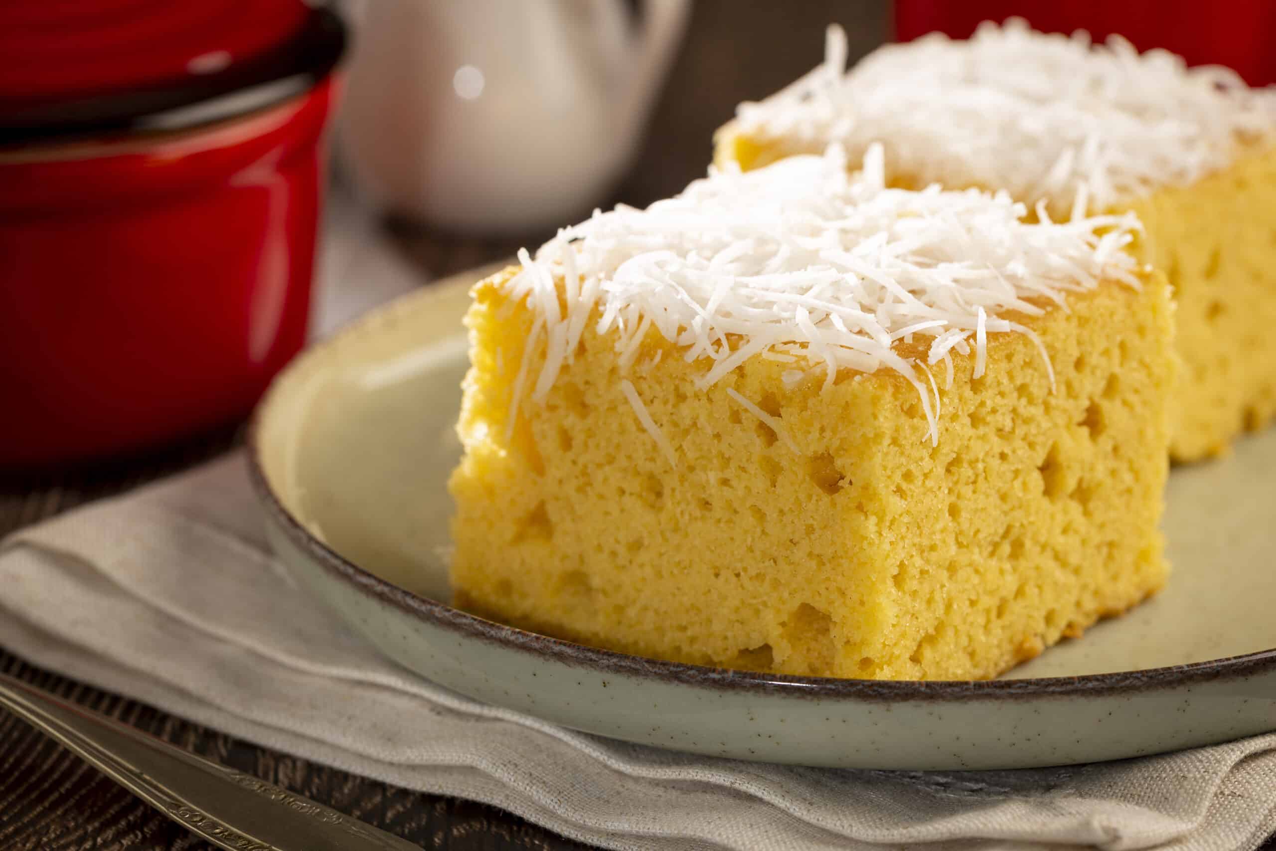 O melhor Bolo de Coco de Liquidificador que você vai Bolo de Coco: Uma Delícia Tropical e Acolhedora