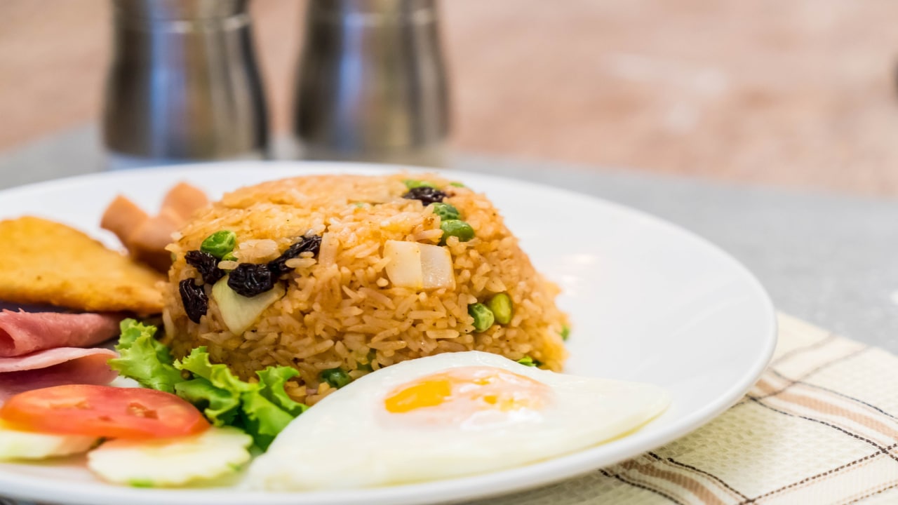 Arroz Frito Americano que Aprendi com Minha Tia: Receita Deliciosa e Confortante