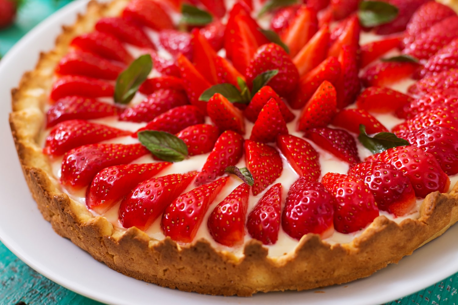 Torta de Morango com Toque de Frescor! Delícia Gelada: Torta de Morango com Toque de Frescor!