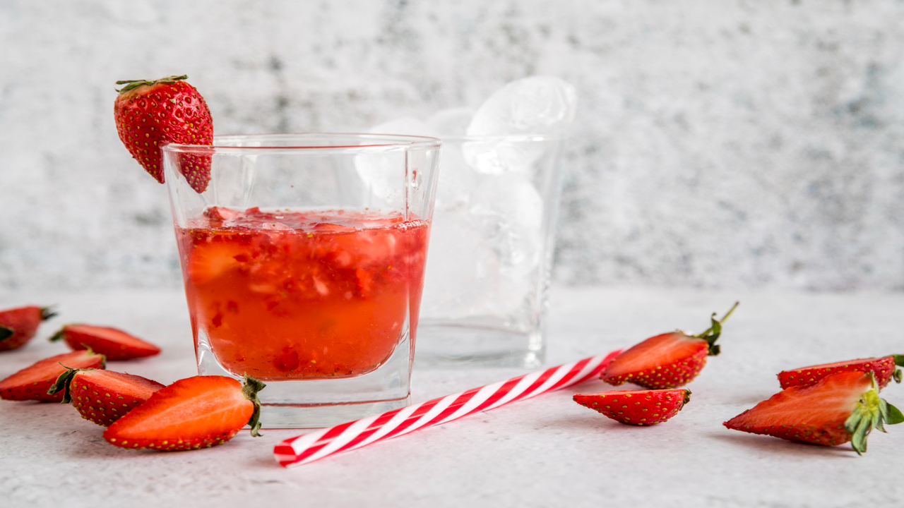 Como Fazer um Drink de Morango Perfeito para o Natal Como Fazer um Drink de Morango Perfeito para o Natal